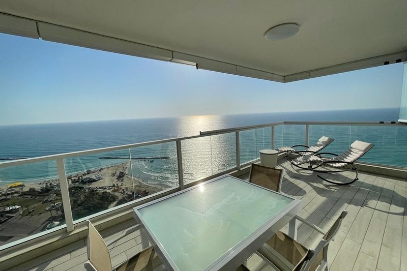 Appartement 220 m² face à la mer, terrasse de 70 m², vue 3