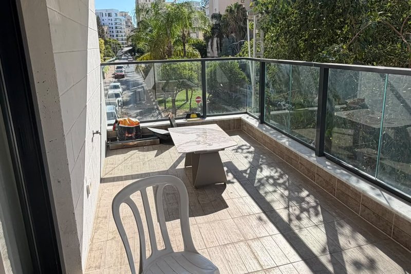 Cinq pièces neuf au premier étage, rue calme près du Kikar, vue 3