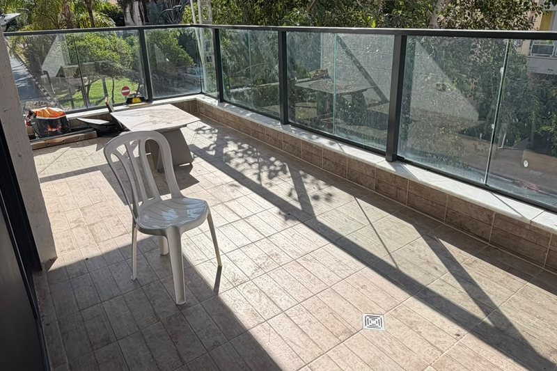 Cinq pièces neuf au premier étage, rue calme près du Kikar, vue 4