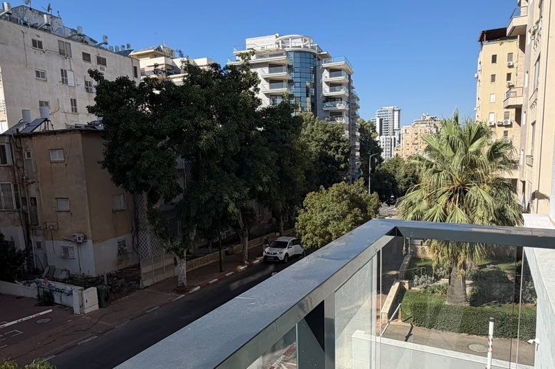 Cinq pièces neuf au premier étage, rue calme près du Kikar, vue 5