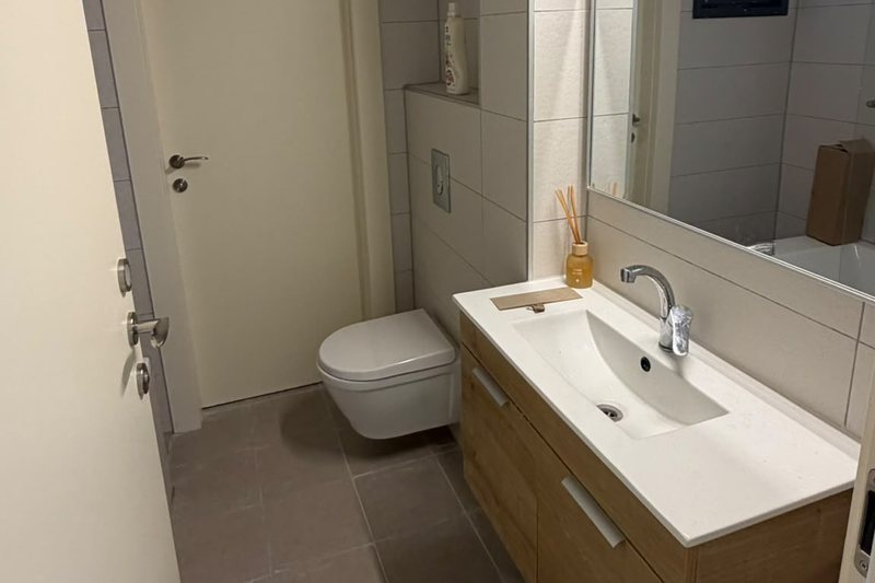 Cinq pièces neuf au premier étage, rue calme près du Kikar, vue 9