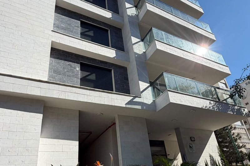 Cinq pièces neuf au premier étage, rue calme près du Kikar, vue 10