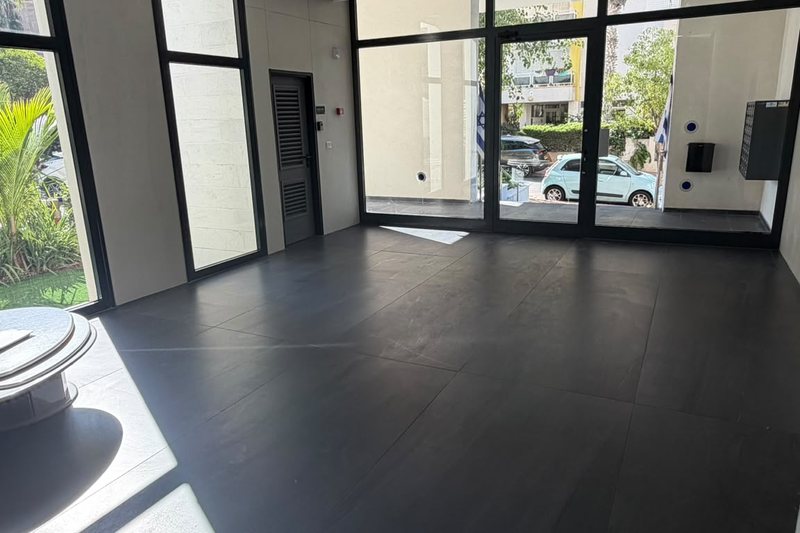 Cinq pièces neuf au premier étage, rue calme près du Kikar, vue 11