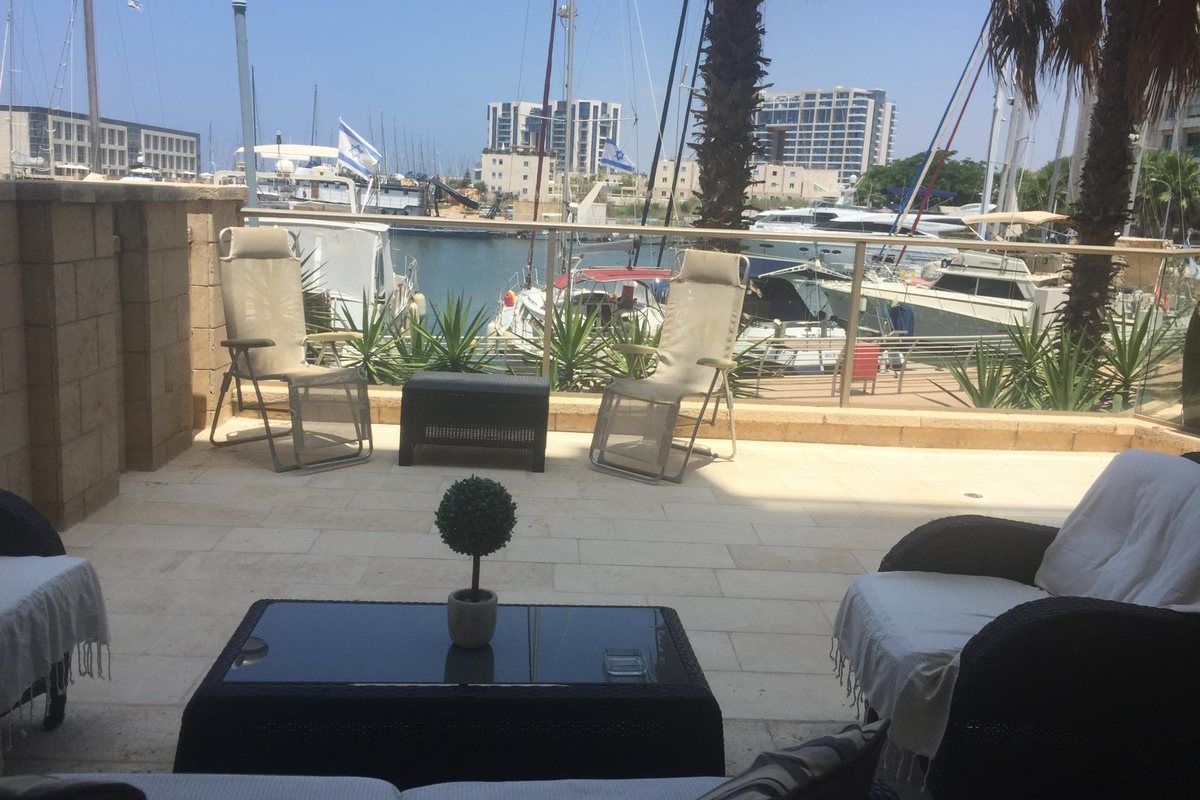 Trois pièces avec terrasse-jardin sur la marina d’Herzliya, Marina, Herzliya